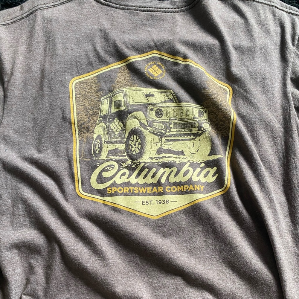 Brand new Colombia graphic tee
